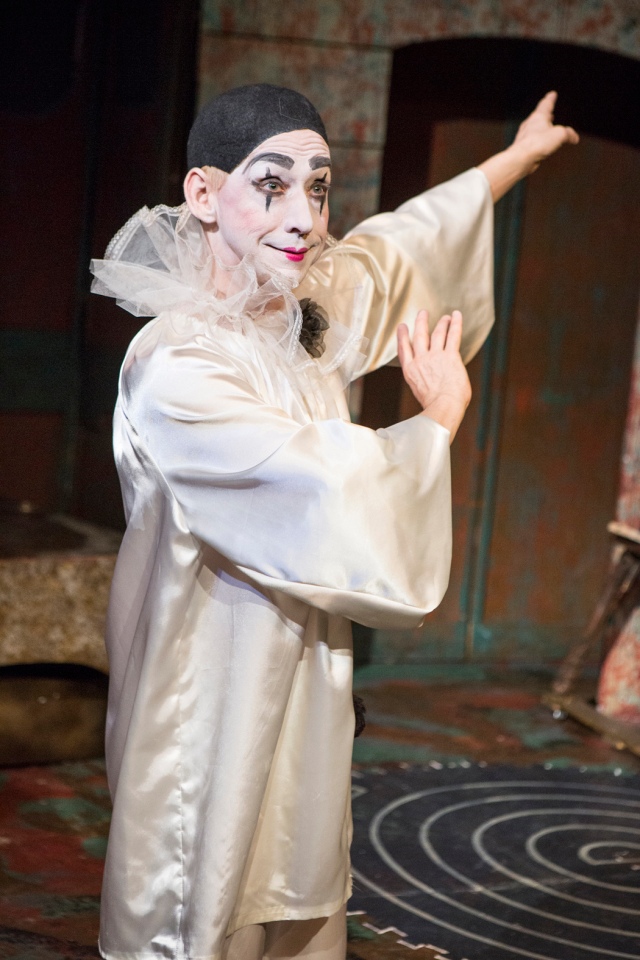 Chic and Tragique: Birdie-Bob Watt as Pierrot. Photo by David Wilson.